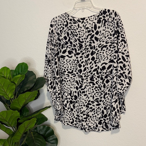 Chico's size 4 Black and White semi sheer Animal Print poncho Blouse - Picture 6 of 7
